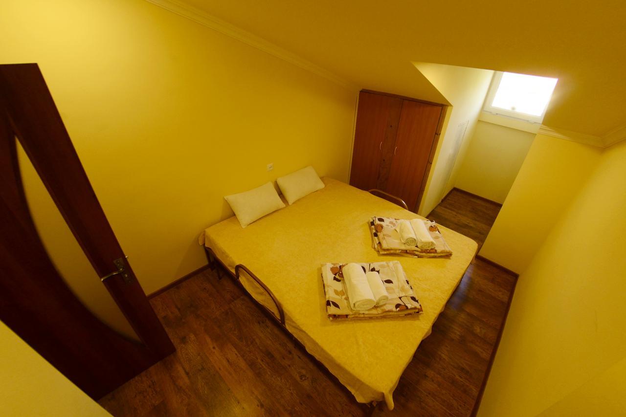 Your Hostel Jerevan Exteriör bild